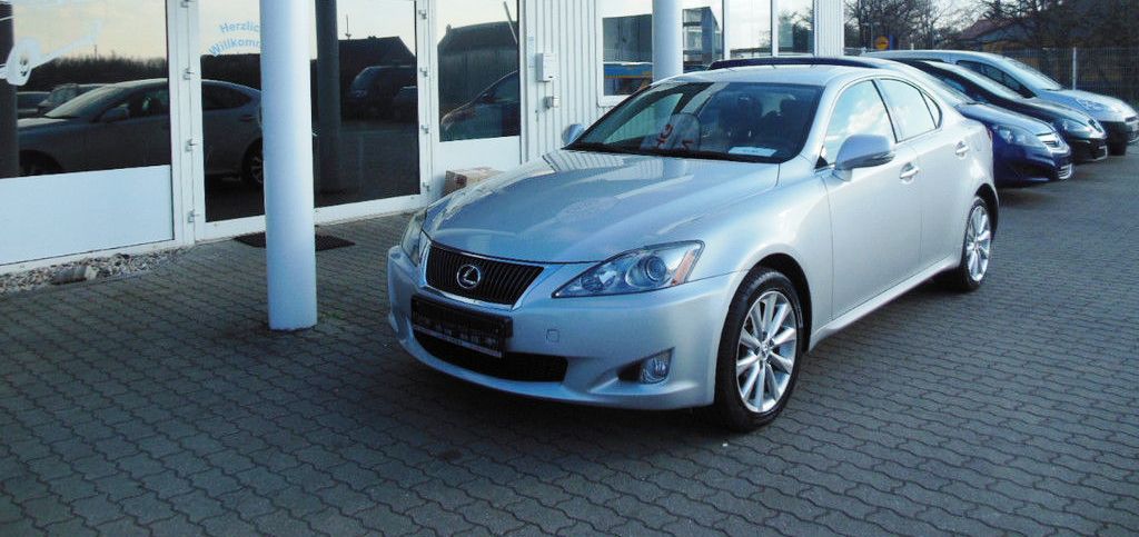 Left hand drive LEXUS IS 220 2.2 D LUXE LINE